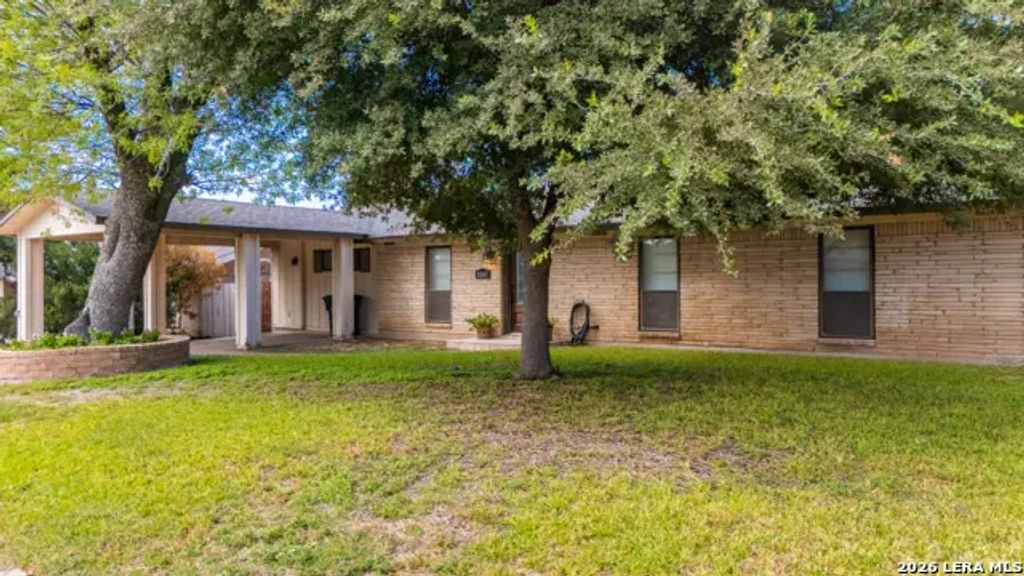 2347 Edna Dr, Eagle Pass