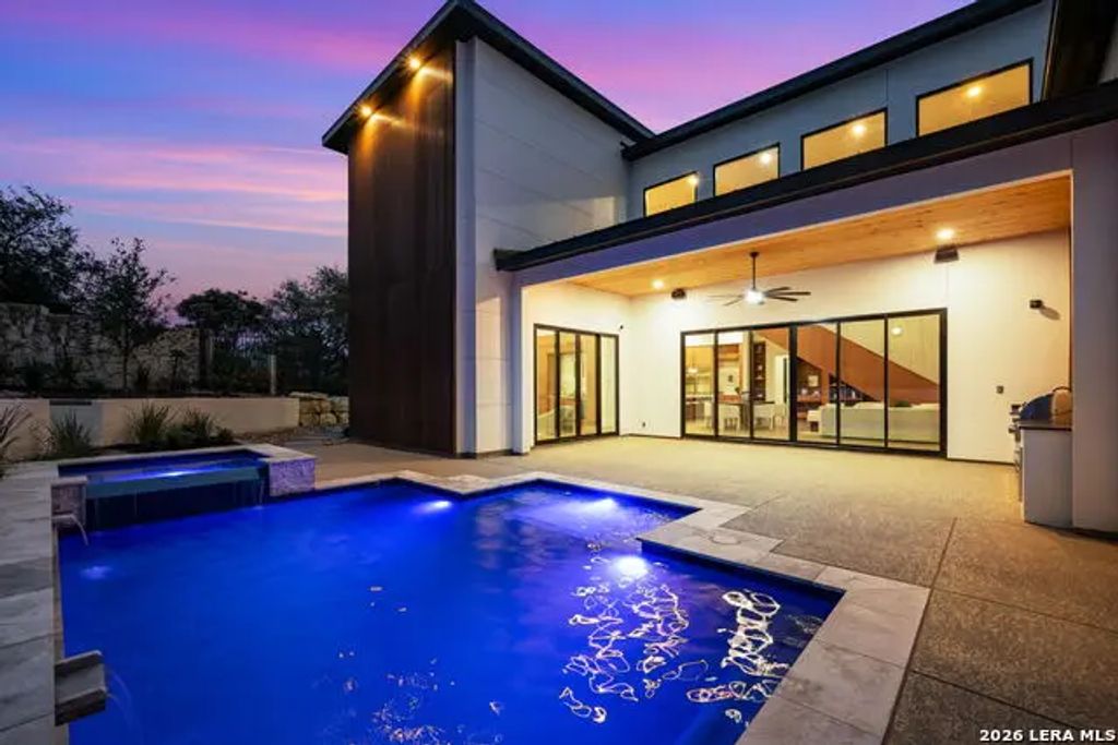 24602 Cliff Line, San Antonio