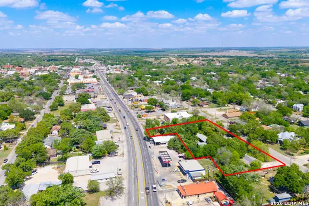 725 S Brazos St, Lockhart