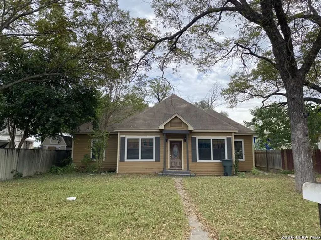 311 W Garden, Uvalde