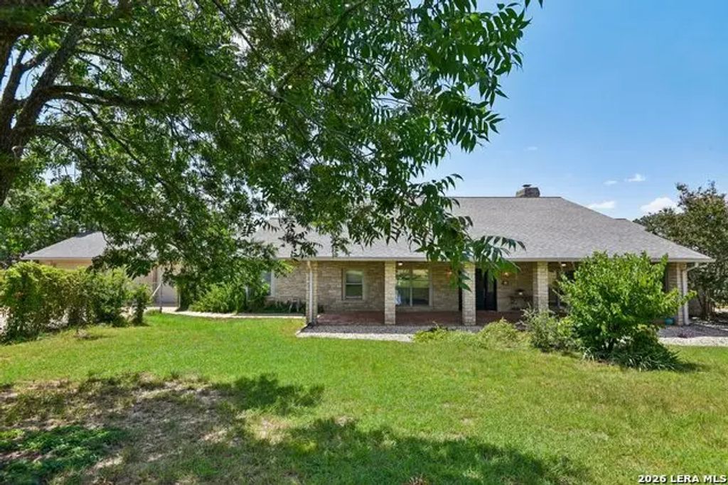 283 W Lacey Oak Pkwy, Kerrville