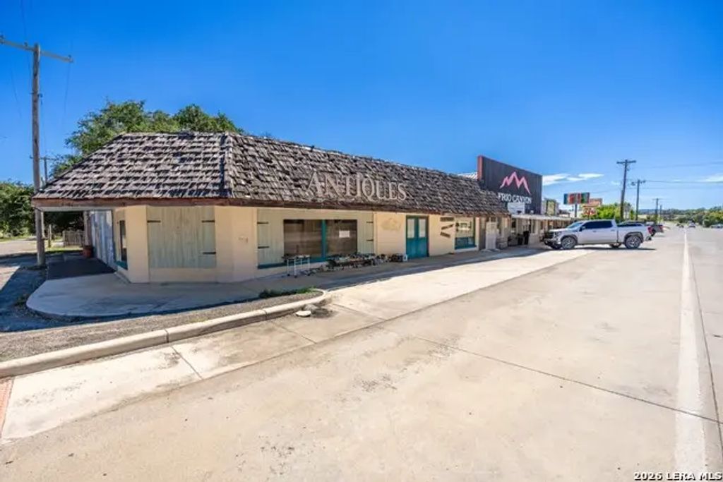 210 S Us Highway 83, Leakey