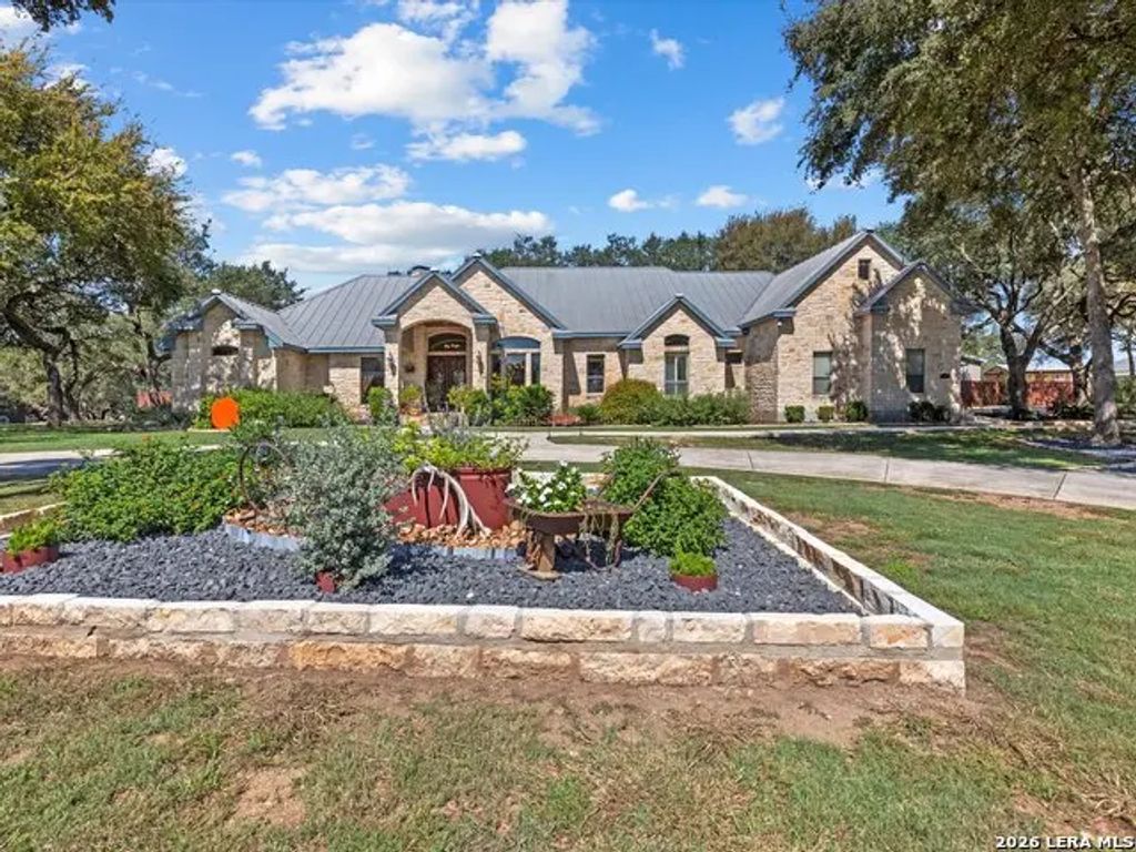 627 River Chase Way, New Braunfels