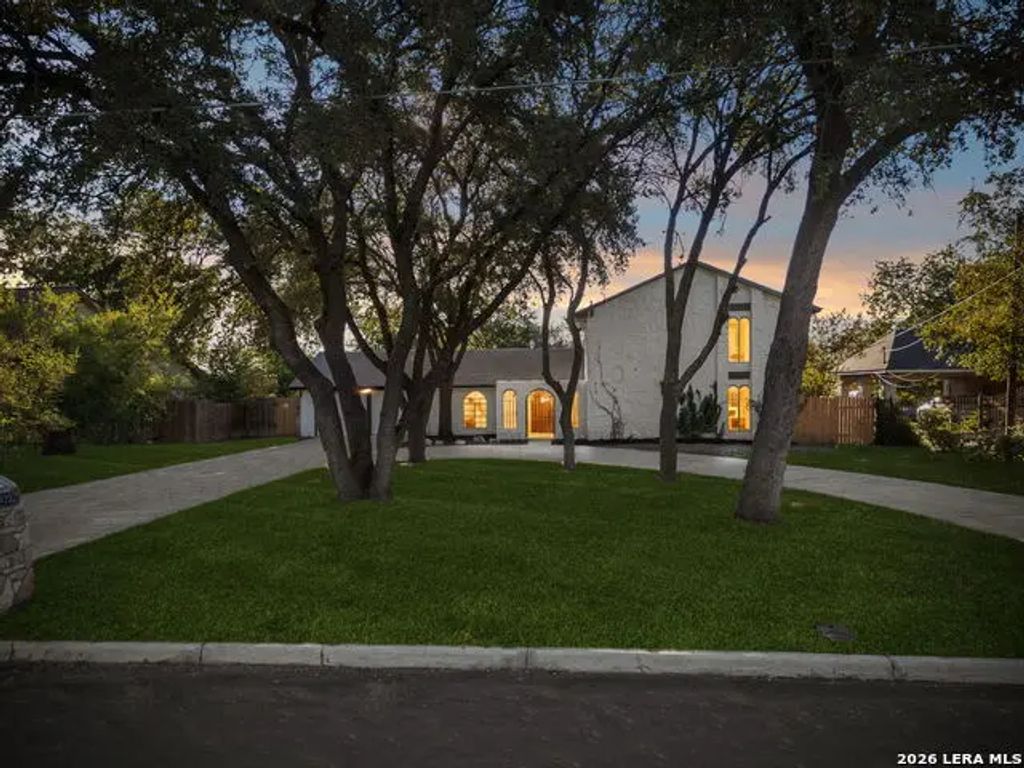 1422 E Sunshine Dr, San Antonio