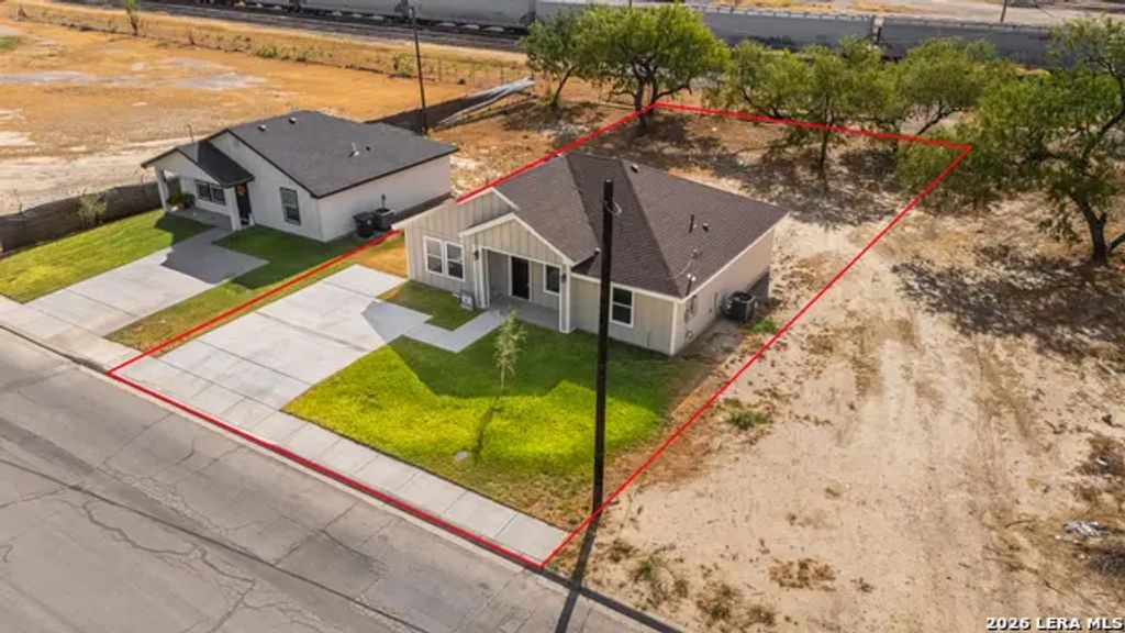 1090 Kifuri St, Eagle Pass