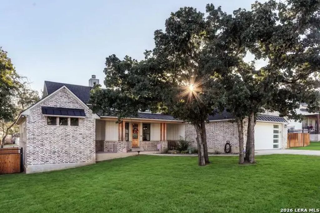 181 W Magnolia Cir, La Vernia