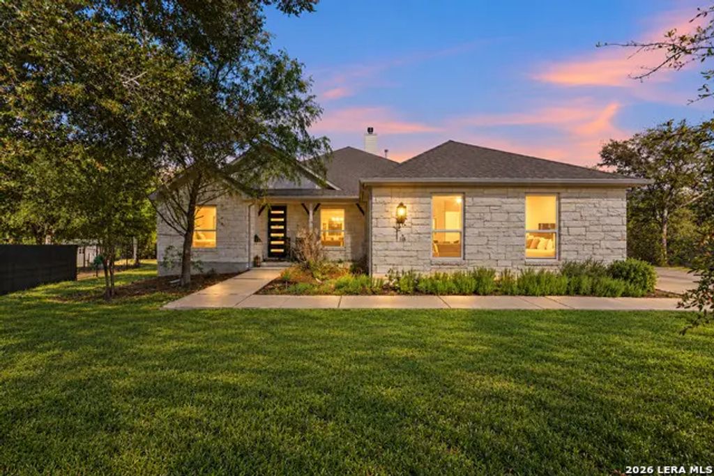 108 Altair Cv, Cedar Creek