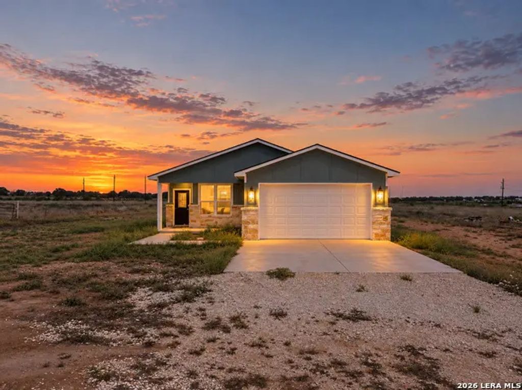 815 E Fm 462, Moore