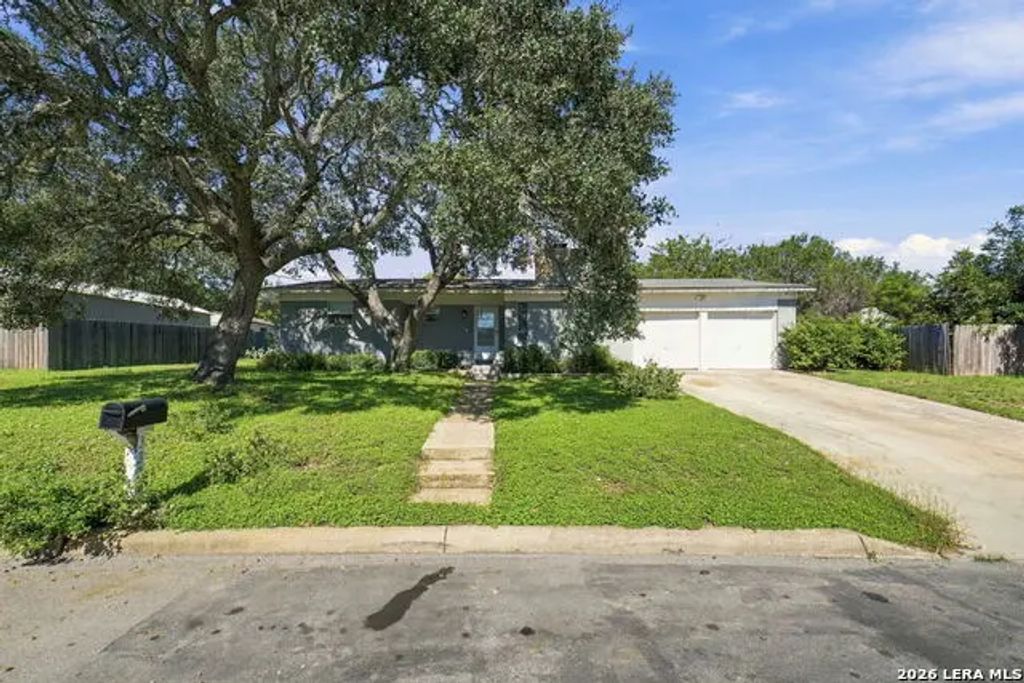 332 Mack Hollimon Dr, Kerrville
