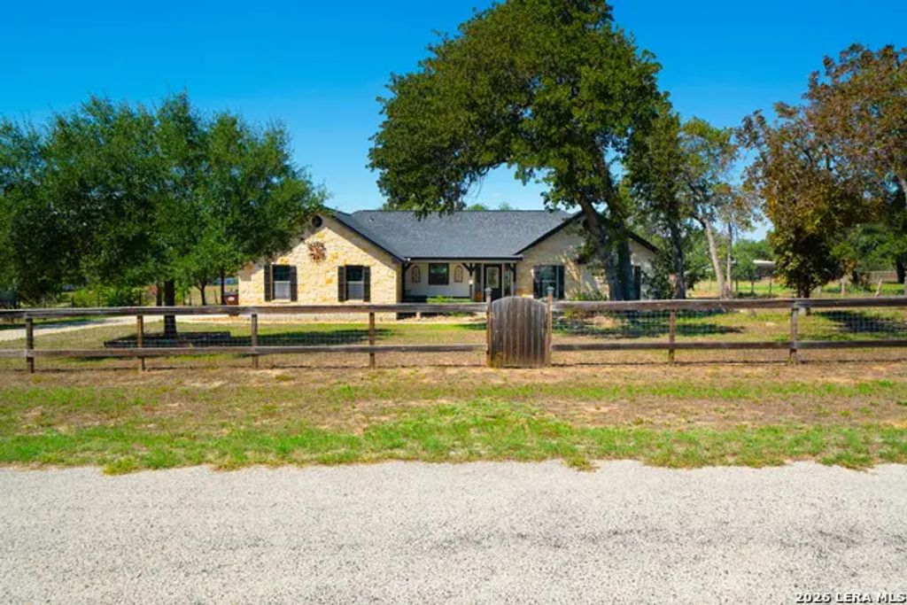 312 Rose Garden, La Vernia