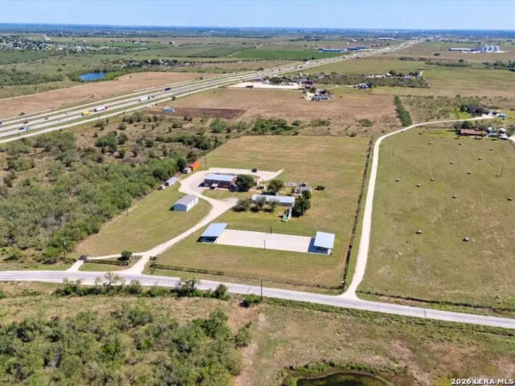 3925 Linne Rd, Seguin