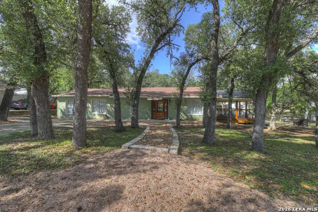767 Valley Oaks Dr, Canyon Lake