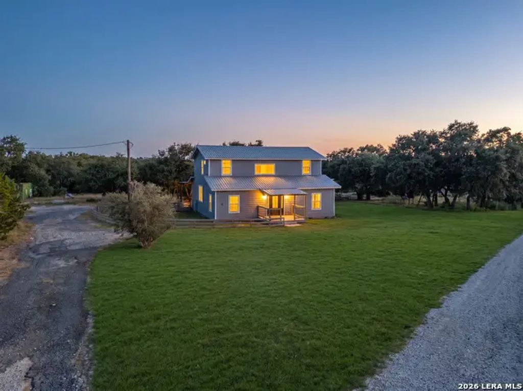 323 Lakeside, Lakehills