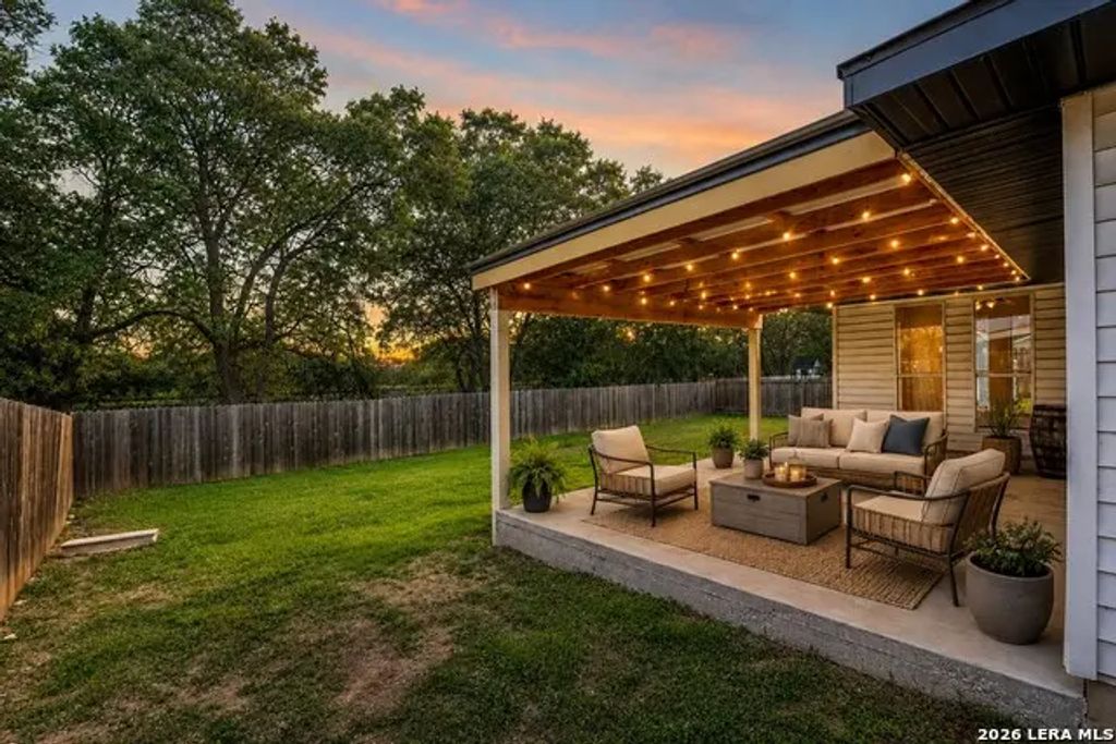 1544 Pams Path, New Braunfels