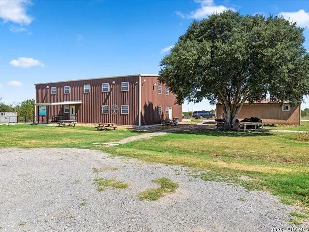3925 Linne Rd, Seguin