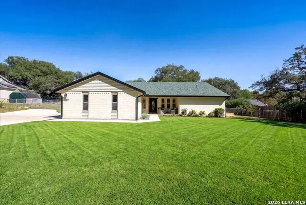 1260 Flaming Oak Dr, New Braunfels