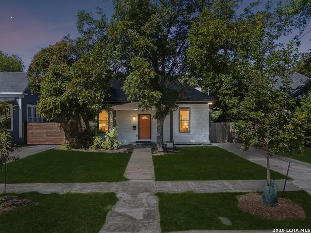 909 Hays St, San Antonio