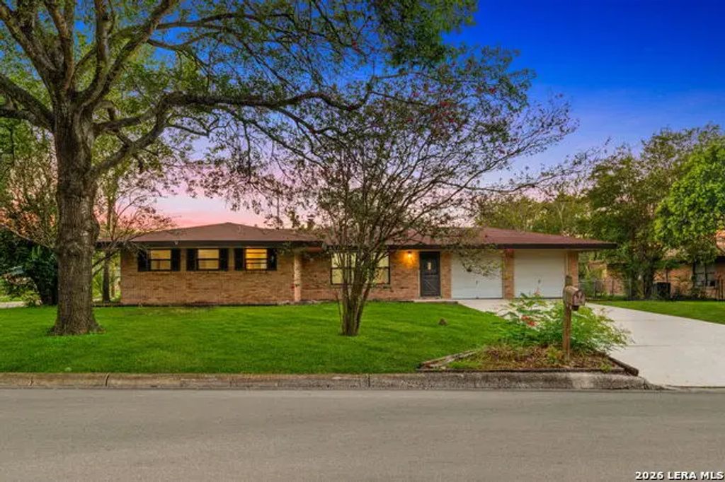 234 Zephyr Dr, Windcrest