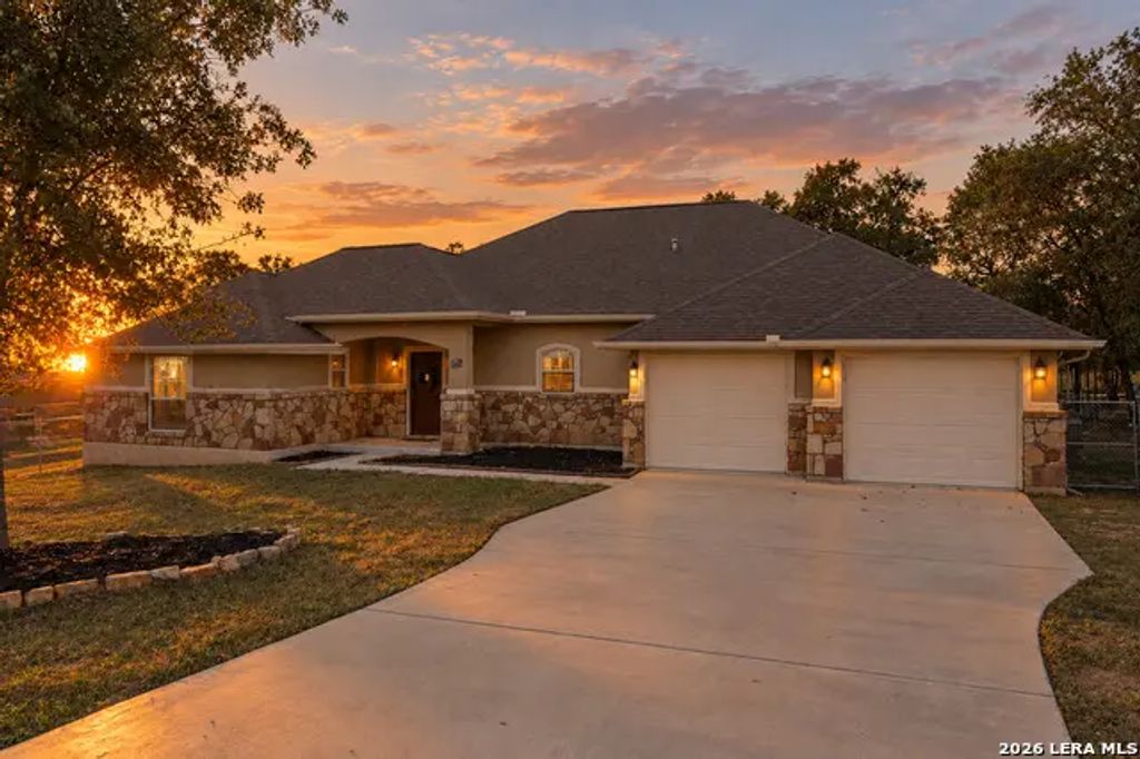 237 Great Oaks Blvd, La Vernia