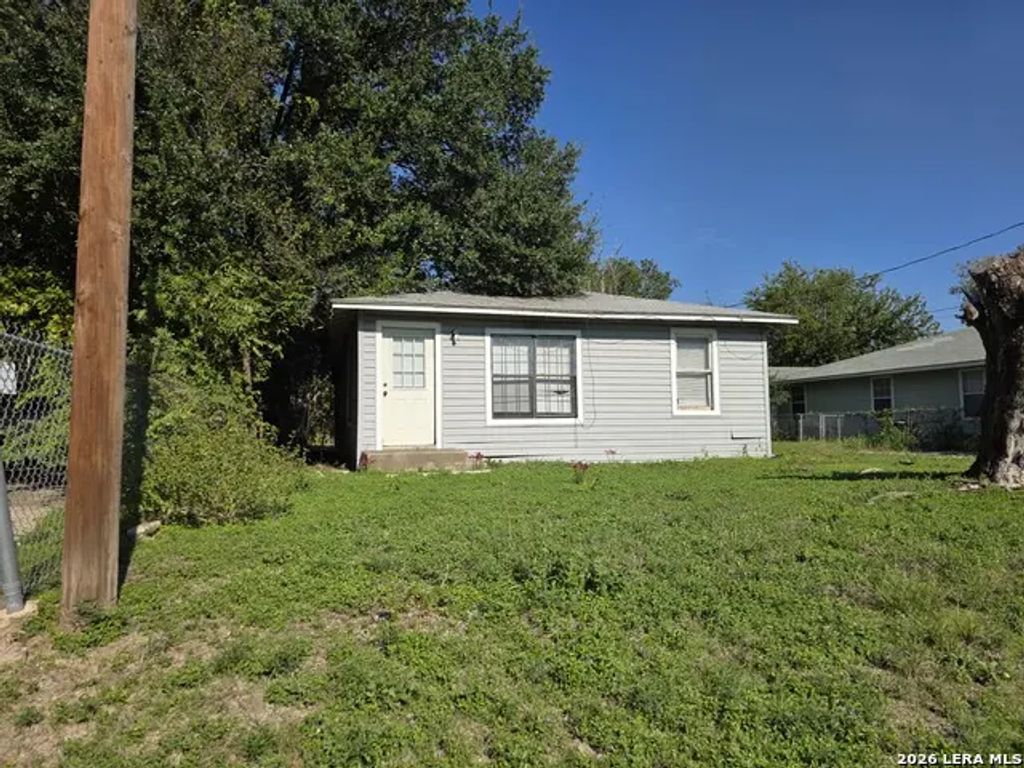 937 Oasis, New Braunfels