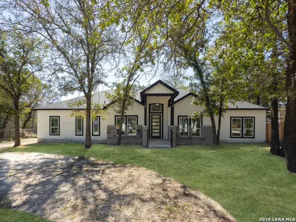 3814 Waterwood Pass Dr, Elmendorf