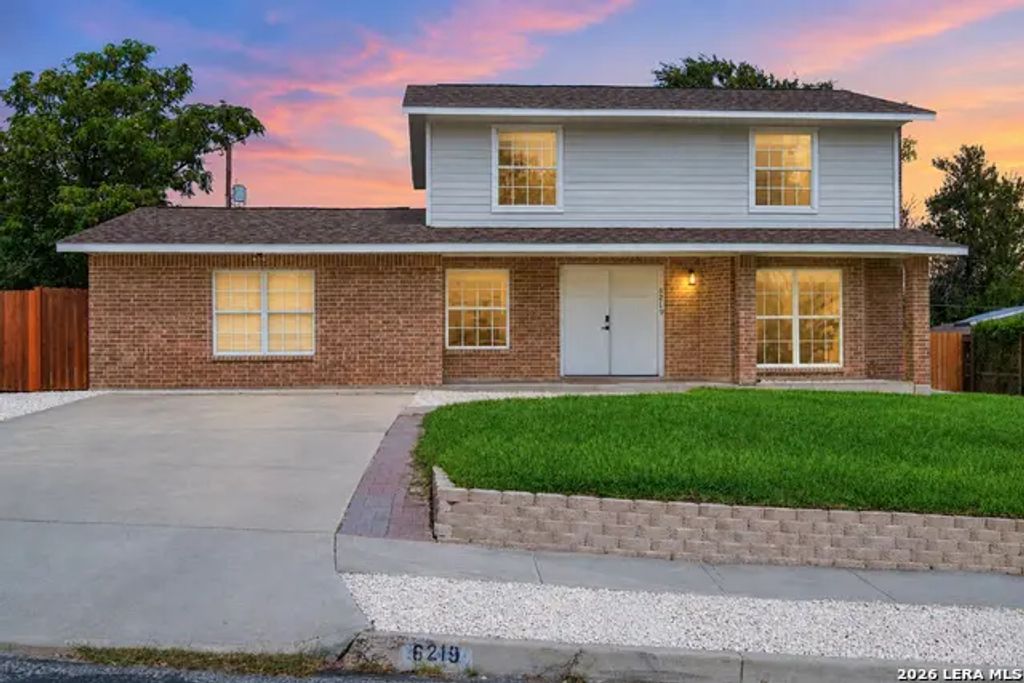 6219 Warhawk St, San Antonio