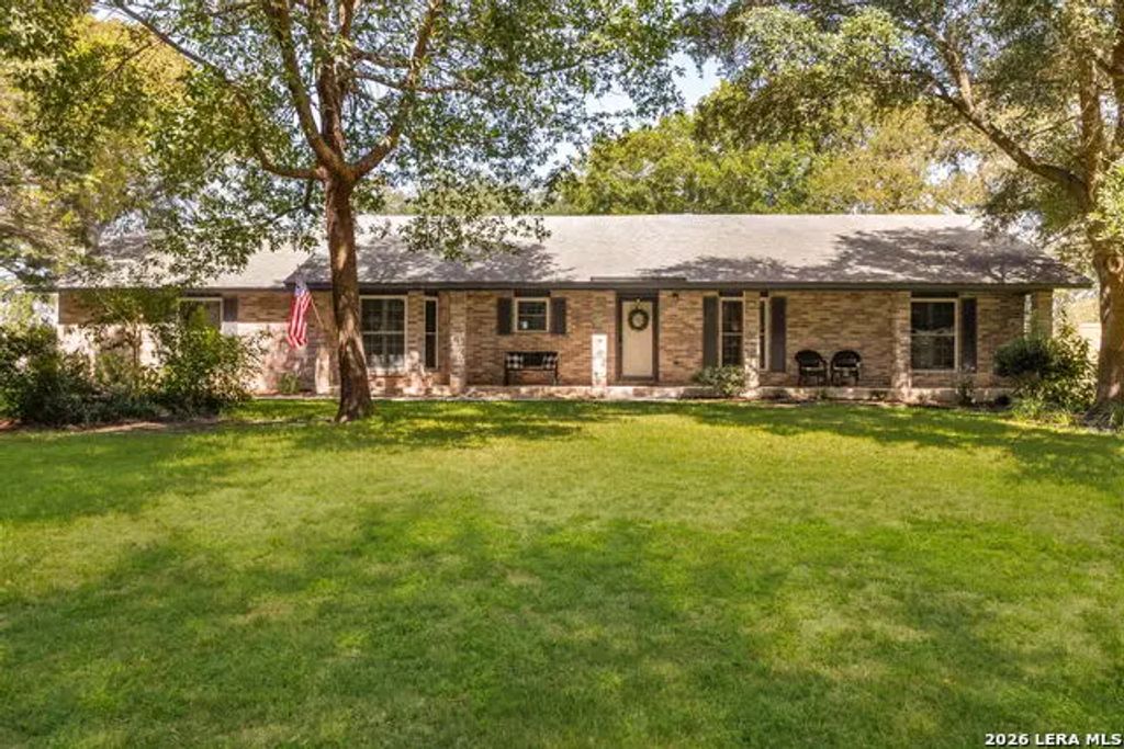 228 Lone Oak St, Seguin