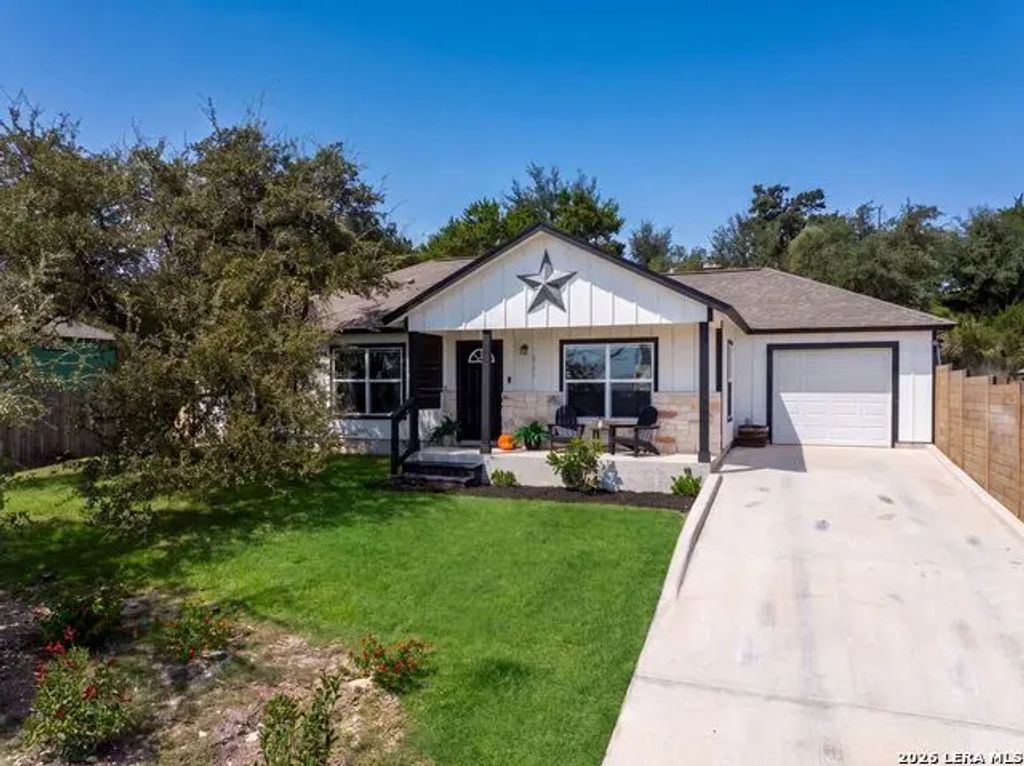 2599 Golf Dr, Spring Branch