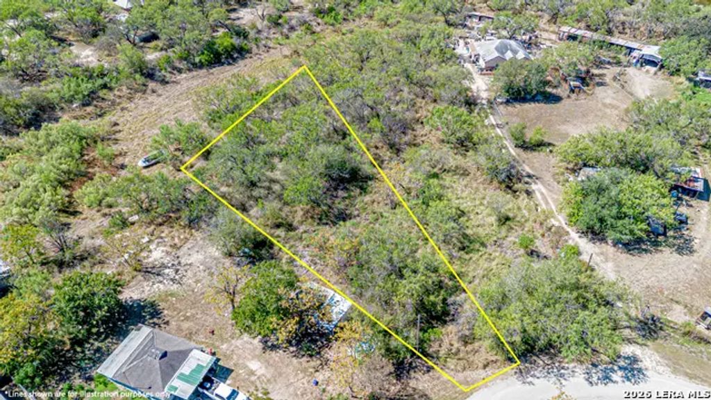 589 County Road 6842, Lytle