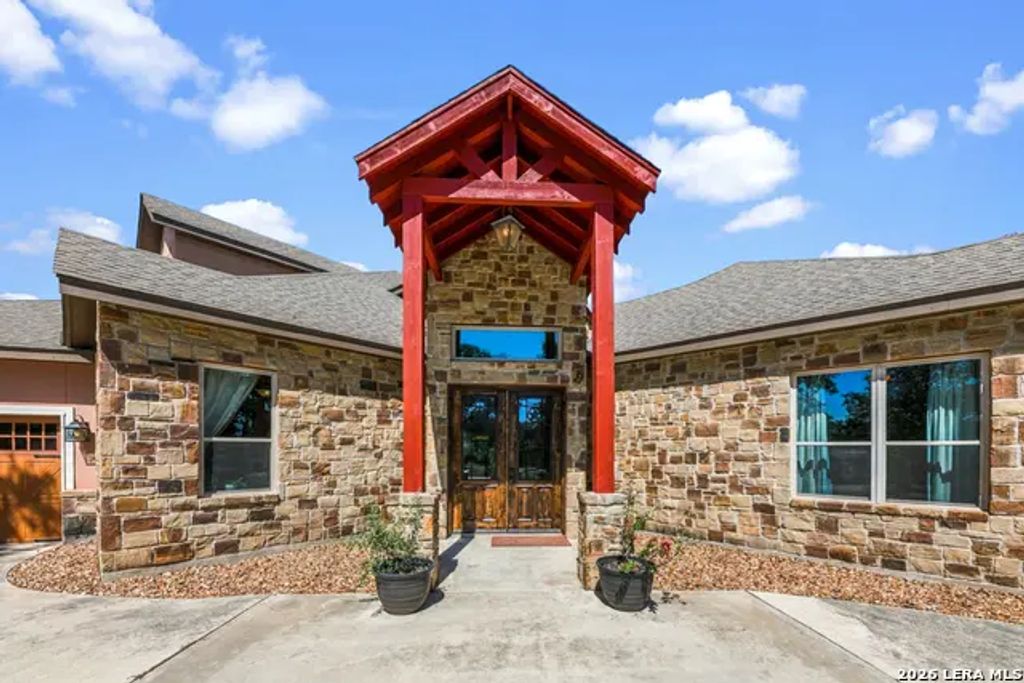 507 Enchanted Oak Dr, La Vernia
