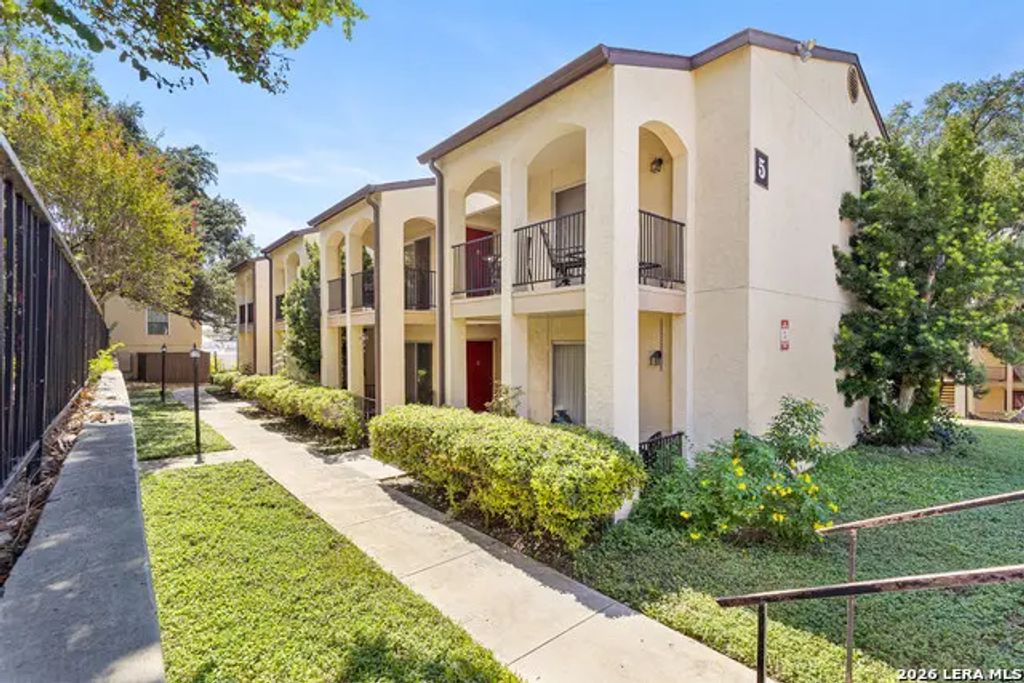 8702 Village Dr 503, San Antonio