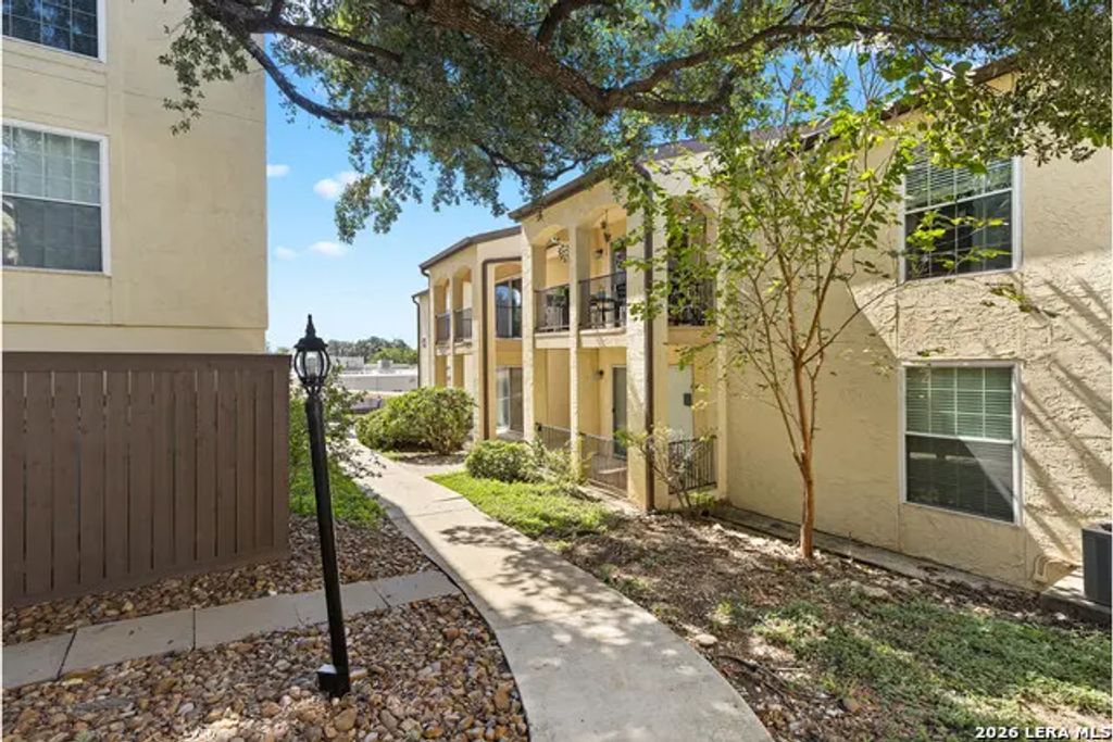 8702 Village Dr. 406, San Antonio