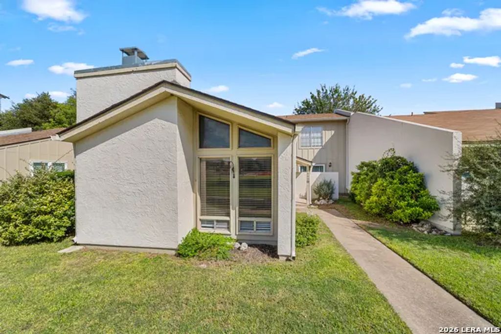1950-b Leslie Dr. B, Kerrville