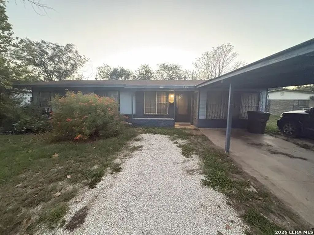 419 Upland Rd, San Antonio