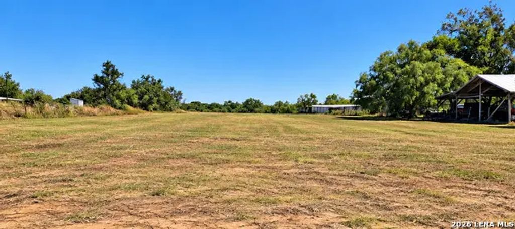 375 Fm 3175, Lytle