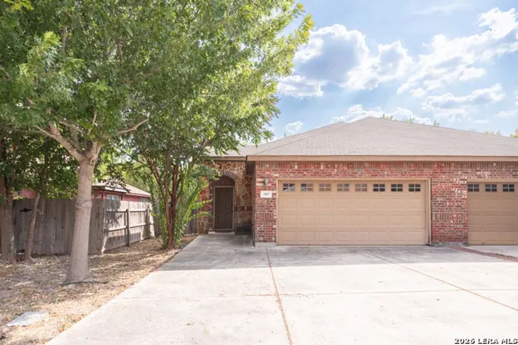 953 Brown Rock Dr, New Braunfels