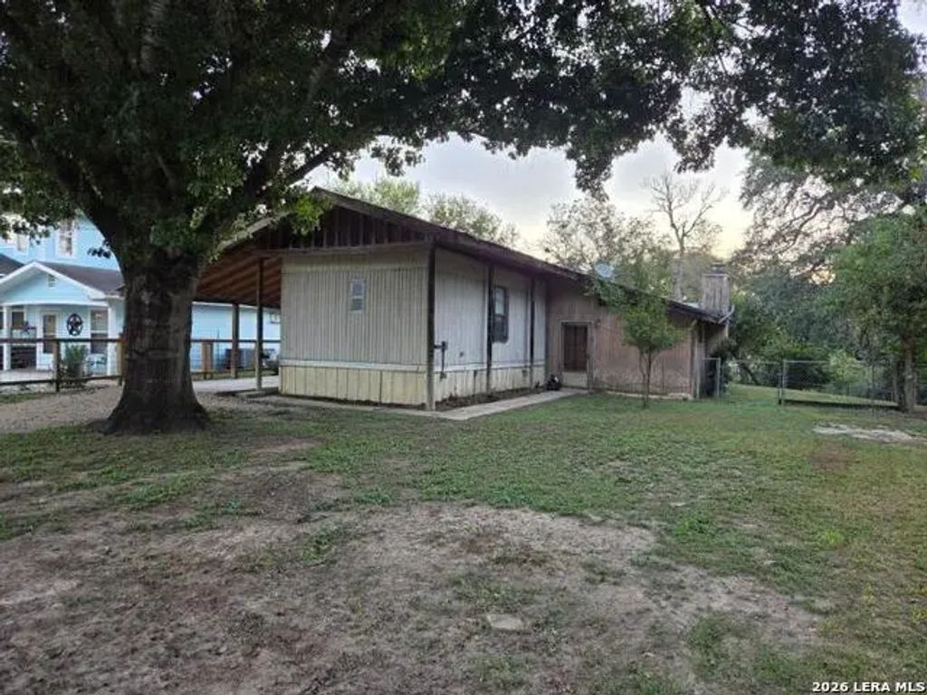709 Ridgecliff Dr, New Braunfels