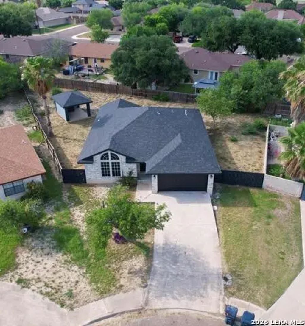 1365 Patricio Cir, Eagle Pass