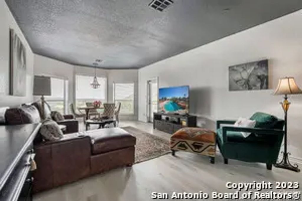 20 Tapatio Dr E 203, Boerne