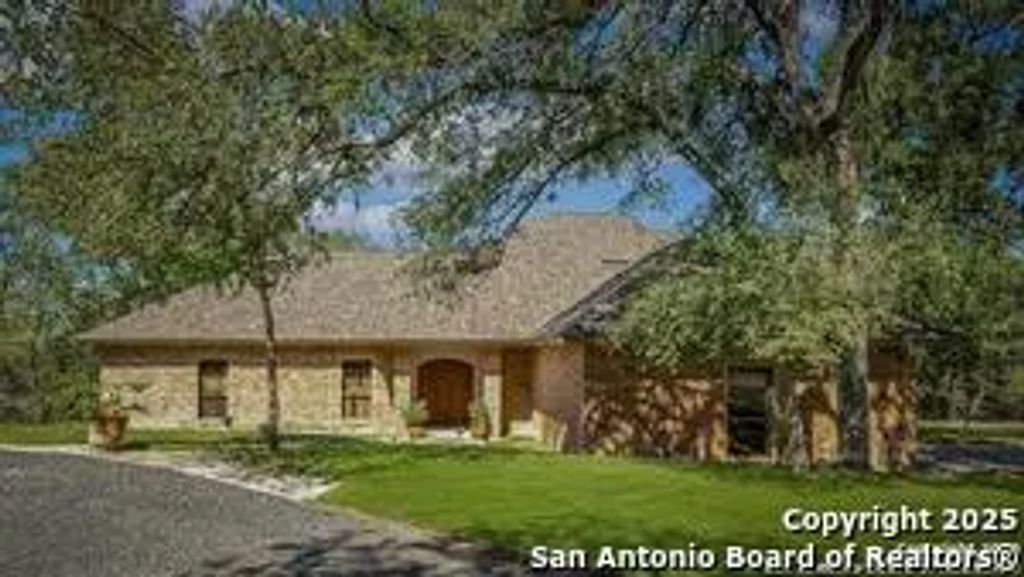 127 Siebeneicher Rd, Boerne