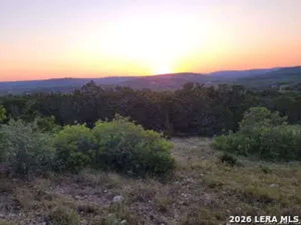 100 County Road 242, Hondo
