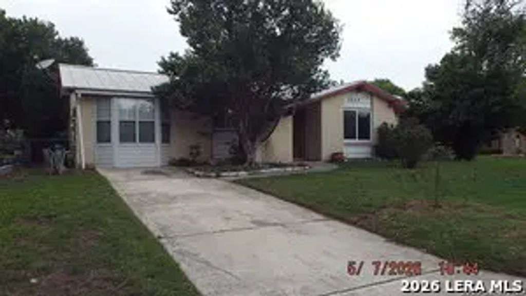 7329 Leading Oaks, Live Oak