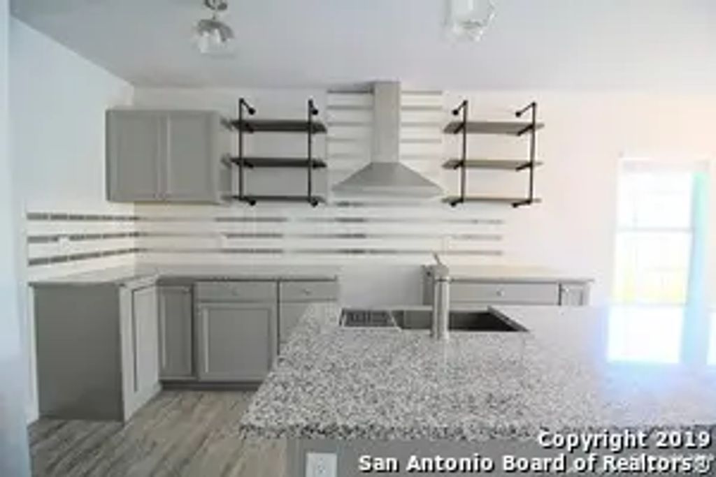 707 S Olive St A, San Antonio