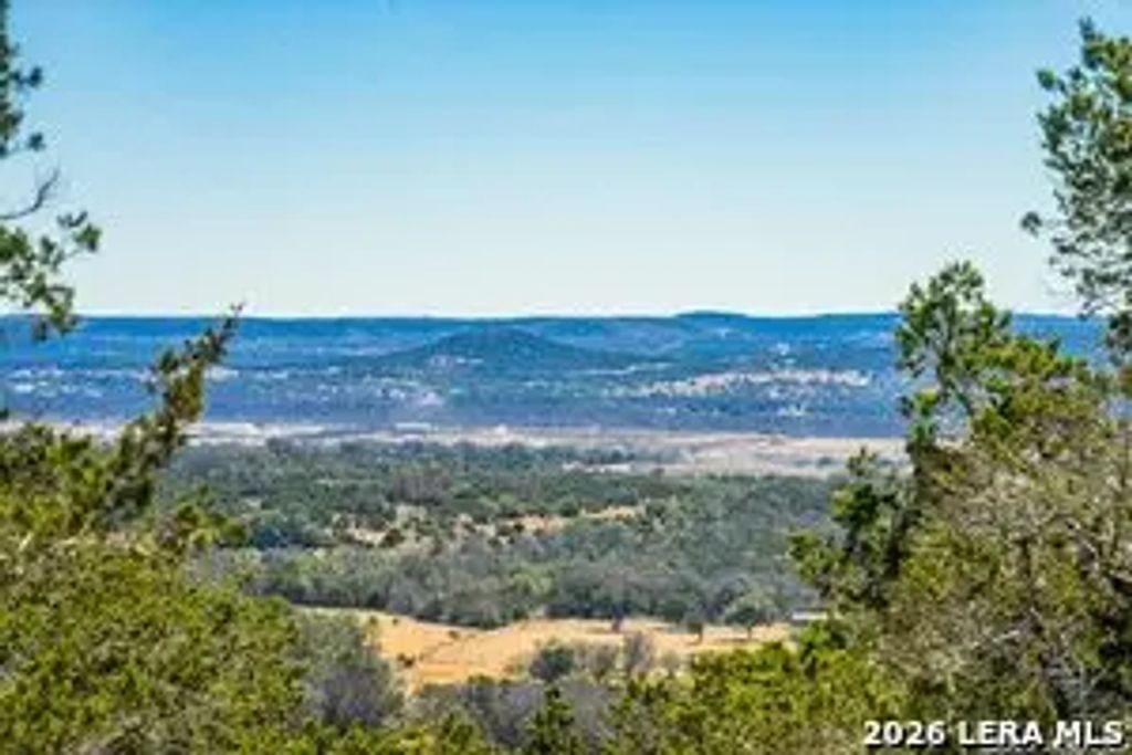 300 N Peterson Farm Rd, Kerrville