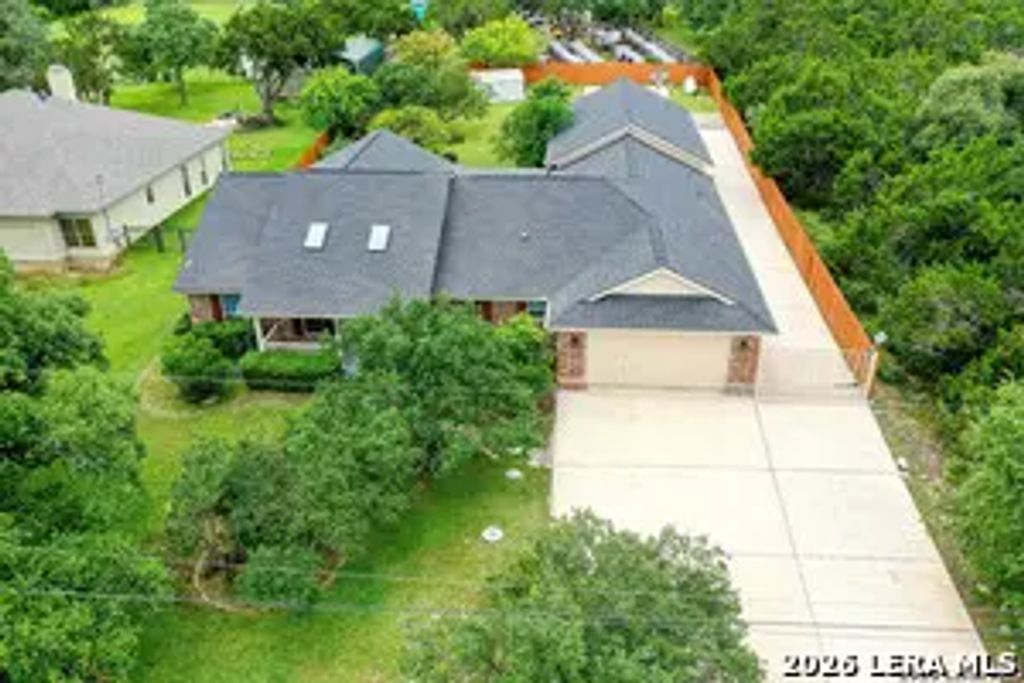 25811 Green River Dr, San Antonio