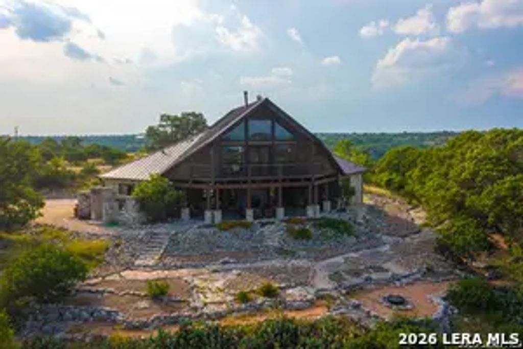 225 Valley View Dr, Comfort