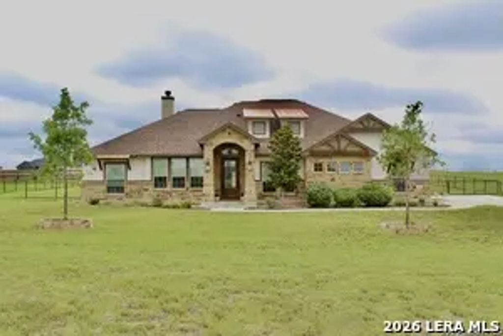121 Valley View Dr, La Vernia