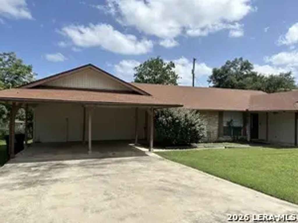 317 Briarwood Dr, New Braunfels