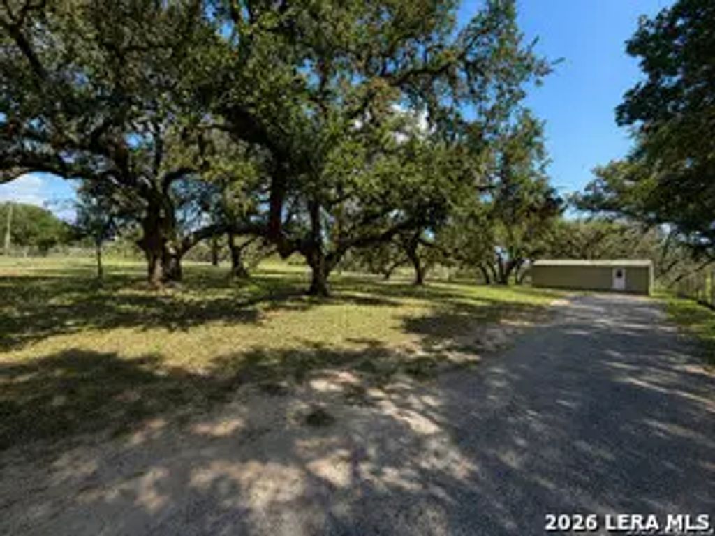 266 Autumn Ln, Poteet
