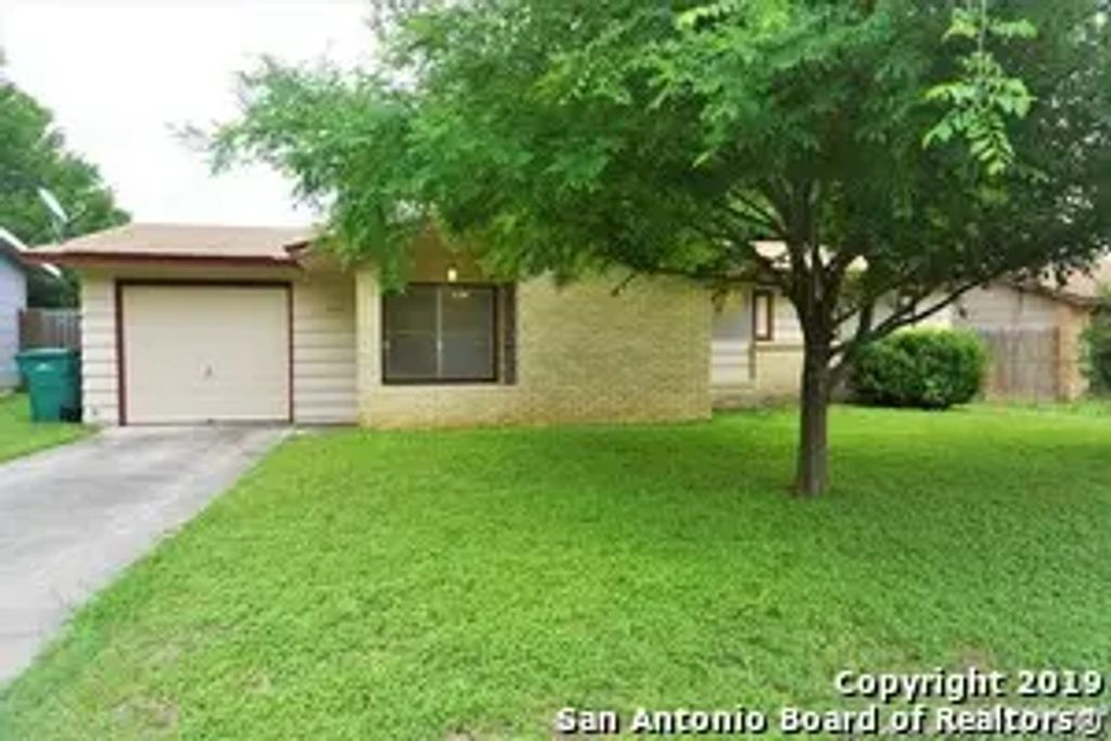 202 Brenda Dr, Converse